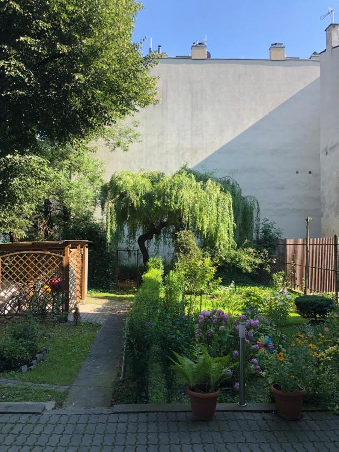 Studio Z Ogrodem Przy Starej Zajezdni Krakow Dış mekan fotoğraf